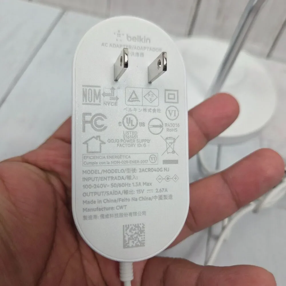 Belkin Boost Charge Pro 2-in-1 Wireless Charger Stand with MagSafe - White